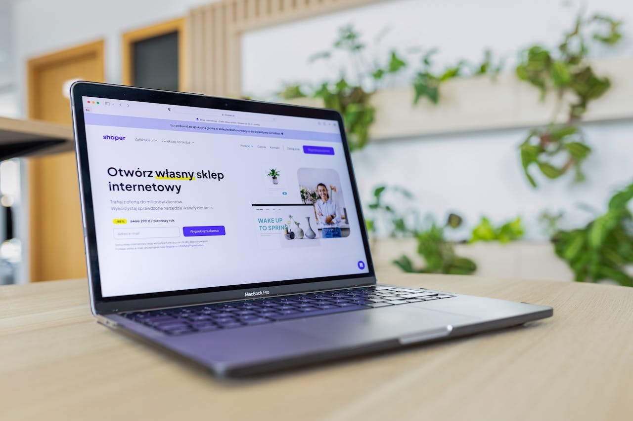 about-02 Close-up of a laptop with an open e-commerce website, surrounded by modern office decor.